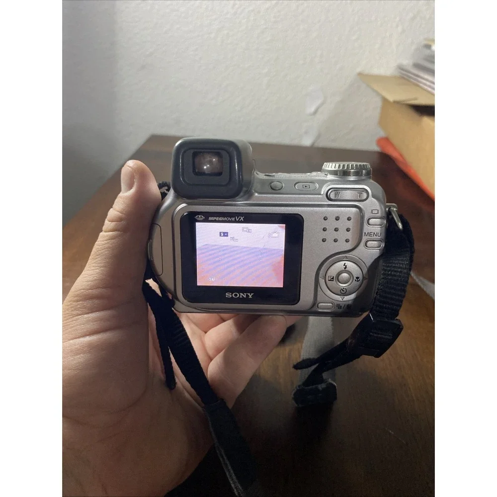 SONY CYBER-SHOT DSC-H2 6.0MP DIGITAL CAMERA - SILVER Tested!!